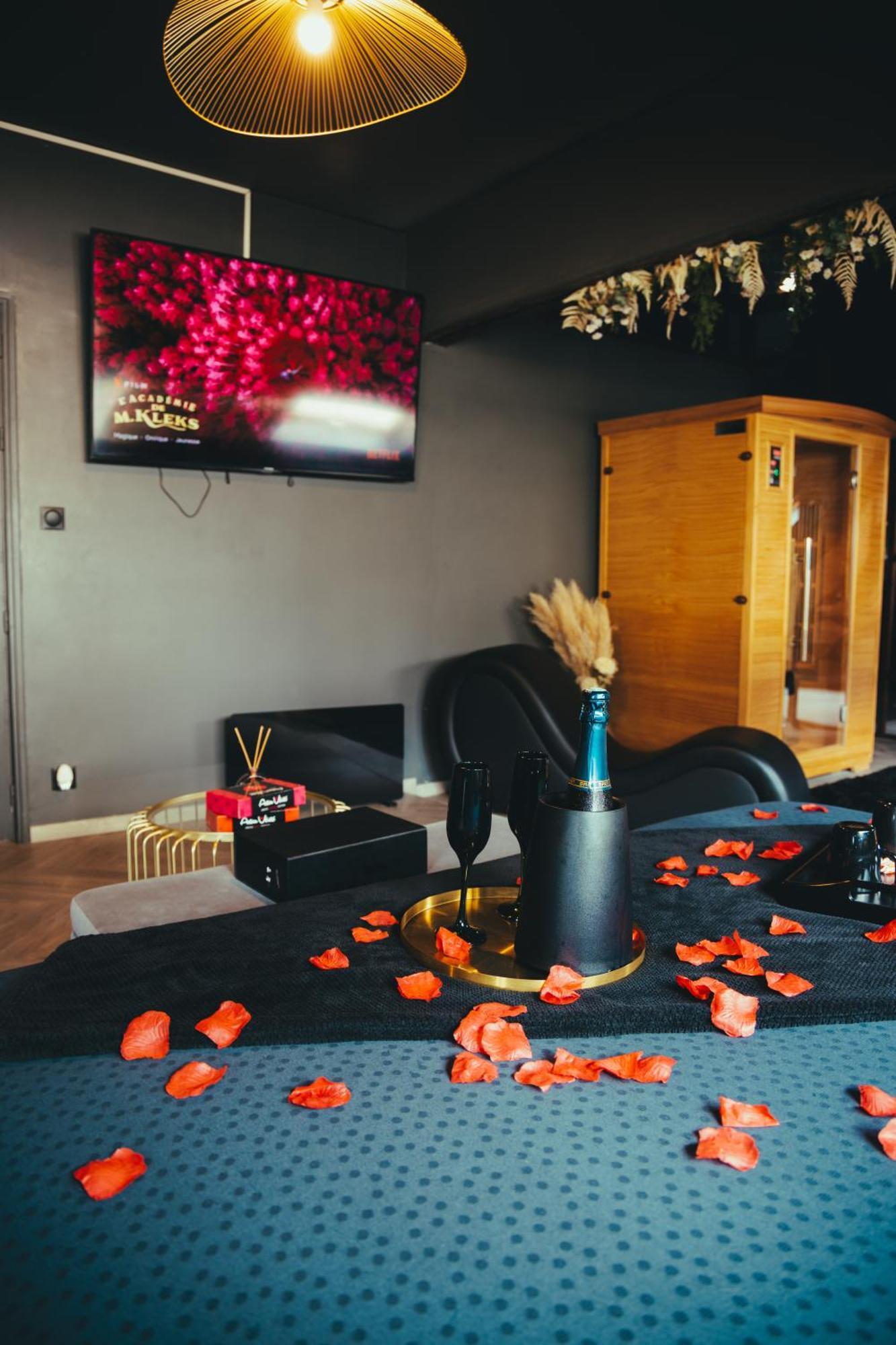 La Marble Room - Suite Balneo & Sauna Angers Eksteriør billede